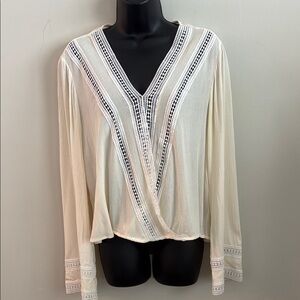 Women's Cream V-Neck Lace-Trim Long Sleeve Blouse